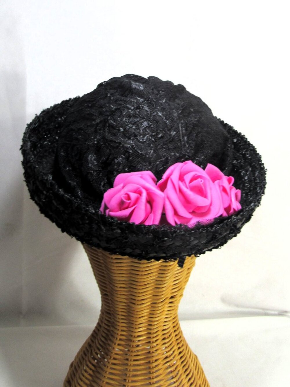 VINTAGE GUS MAYER FRENCH STYLE 1940'S BLACK STRAW HAT + PINK FLOWERS+ BLACK LACE